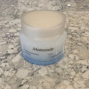 Malinda Floral Hydro Cream flower narcissus